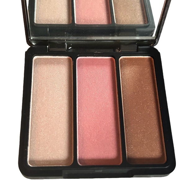 Eve Pearl Makeup Set (Concealer, Bronzing Highlighter & Brush) - Picture 7 of 15